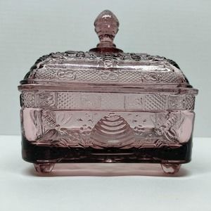 Vintage Tiara Indiana Plum Amethyst Glass Honey Bee Dish Box W/ Lid Footed